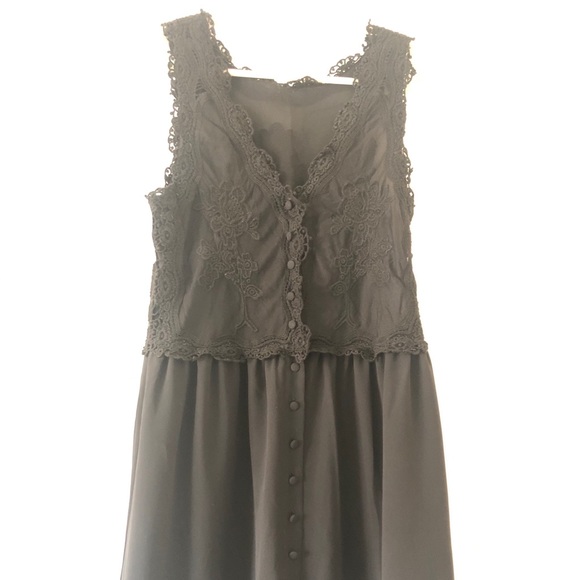 Delicate lace dress - Picture 1 of 5